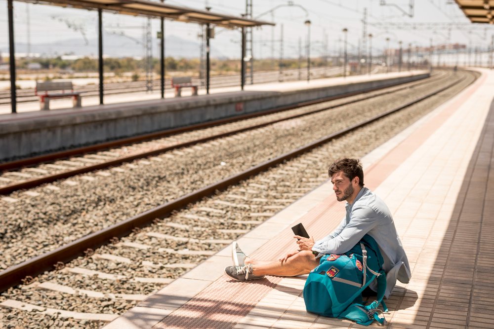 Quando si deve attendere è meglio star comodi e avere la possibilità di ricaricare il cellulare per la nostra sicurezza, ma non sempre è possibile.