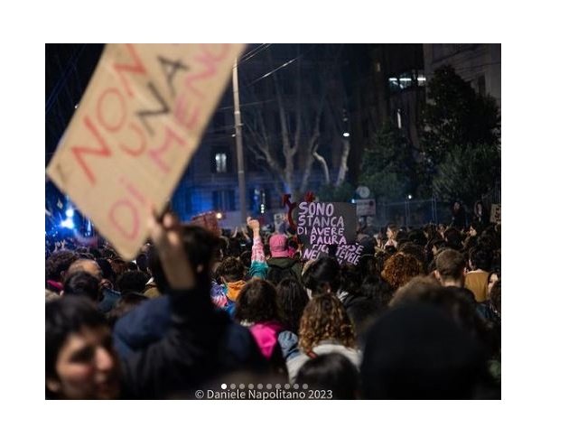 Scatto di Daniele Napolitano ad una manifestazione organizzata da Non una di meno. Trovate l’associazione sui social e la diramazione della vostra città. Siamo la marea fucsia!