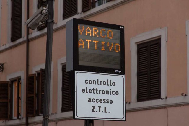ZTL varco attivo Roma