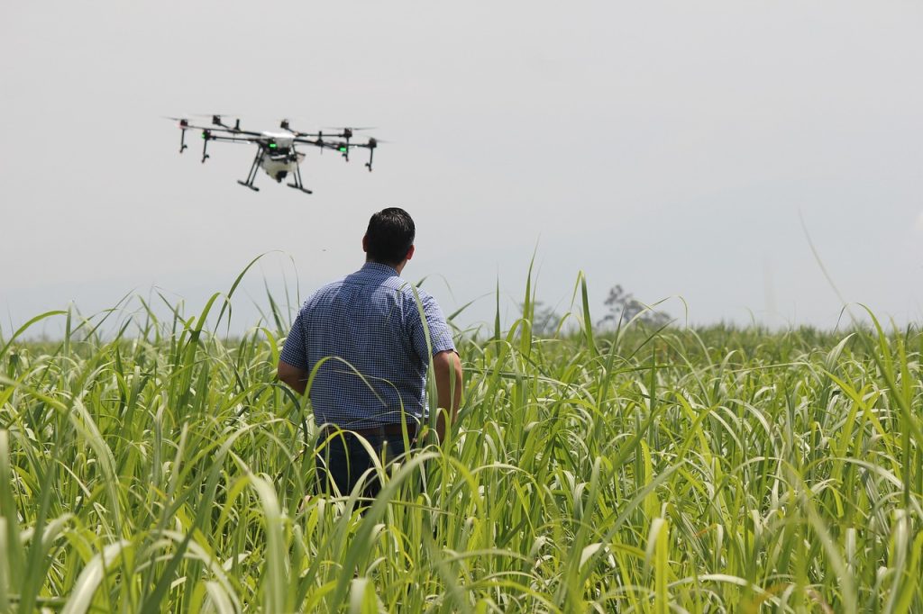 uomo con drone
