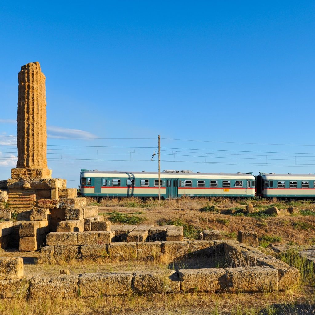 Valle dei templi-treni storici