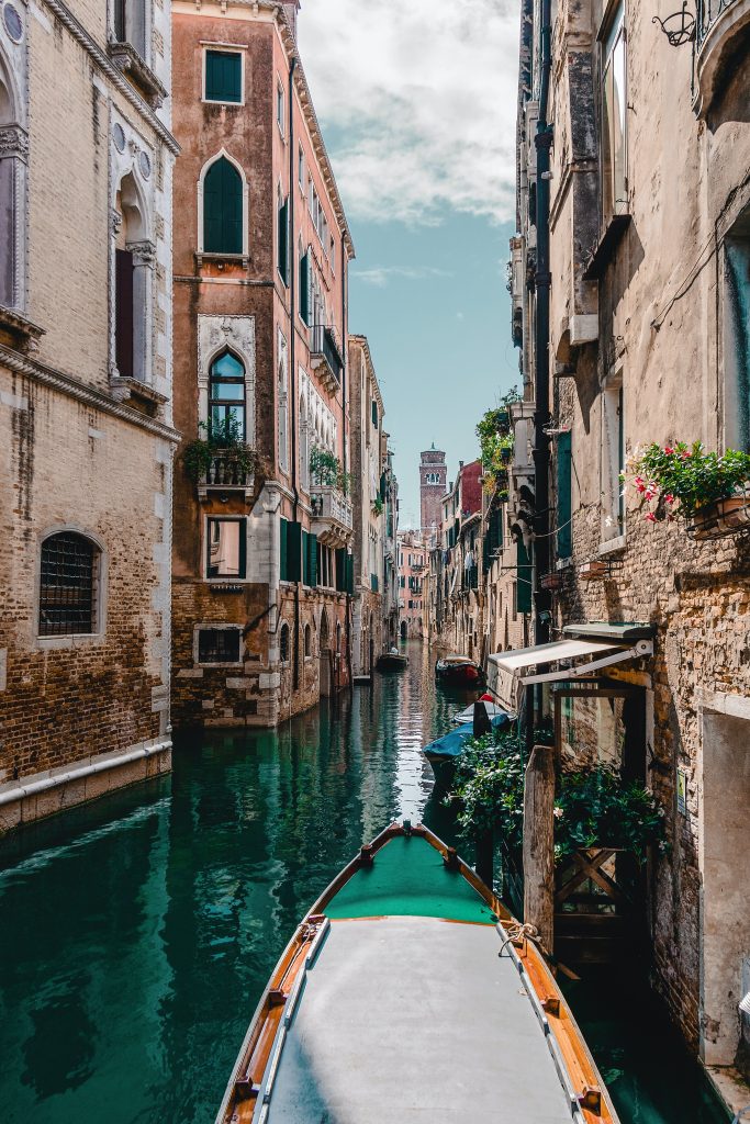 città