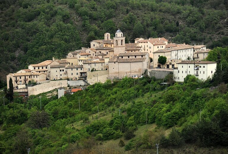 SELLANO, IL BORGO IMMERSO NEL VERDE DELLA VALNERINA