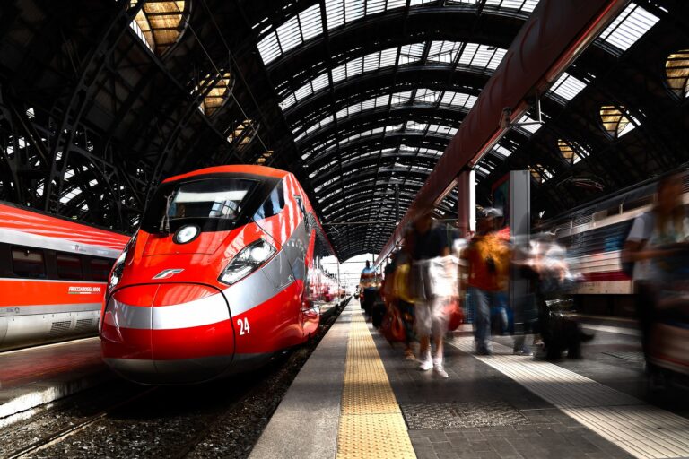 Natale in treno, Capodanno in aereo:  come viaggiano gli italiani