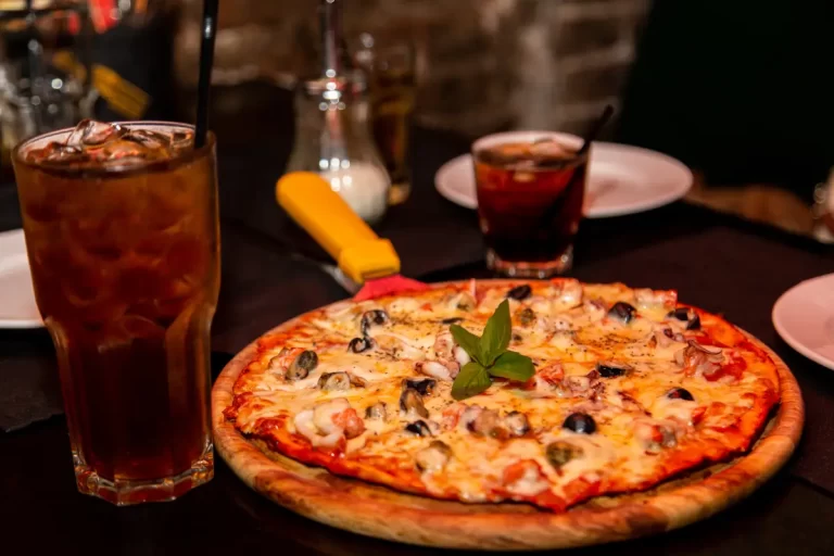 Pizza e bibita, difficile risolvere la serata con meno di 10 euro