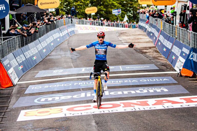 Vingegaard vince il tappone di Pila e veste la maglia rosa al Giro2026