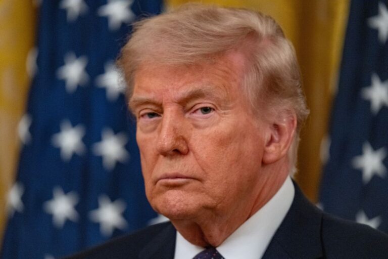 Iran, Trump “Negoziate le linee generali di un accordo. Lo Stretto di Hormuz verrà riaperto”