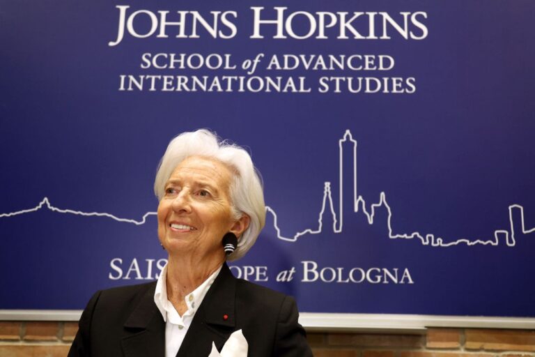 Lagarde “Non siamo in austerity, ma dobbiamo attenerci alle regole. Nel 2026 crescita in Europa sotto 1%”