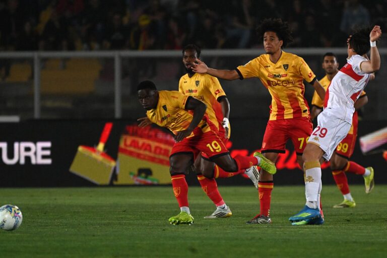 Il Lecce batte 1-0 il Genoa e resta in Serie A