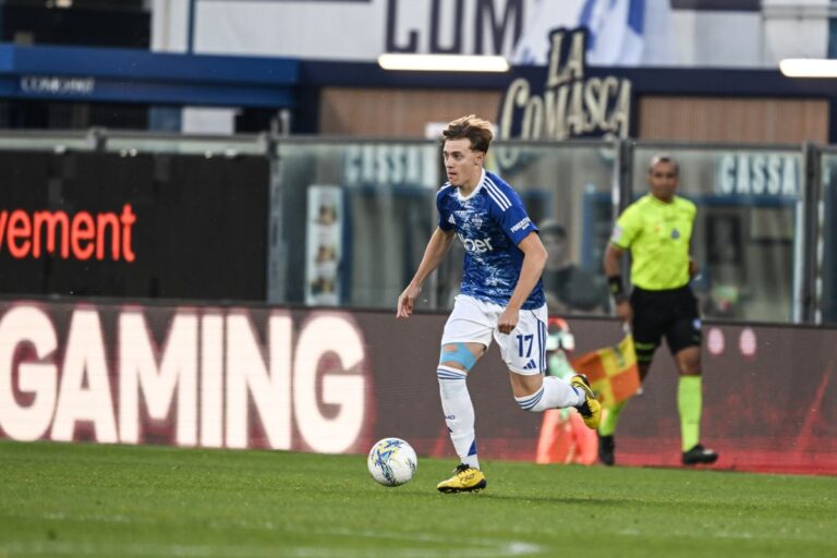 Il Como piega 4-1 la Cremonese e vola in Champions