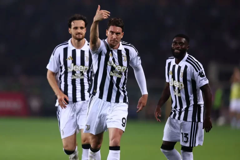 Vlahovic non basta alla Juve: pari nel derby, sarà Europa League