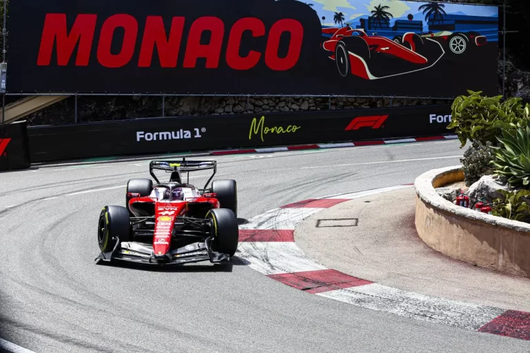 Venerdì in rosso nel Principato, le Ferrari dominano le libere