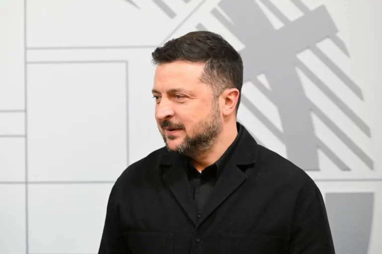 Zelensky “Sentito Trump per auguri, abbiamo discusso di pace”. Anche Putin chiama il tycoon