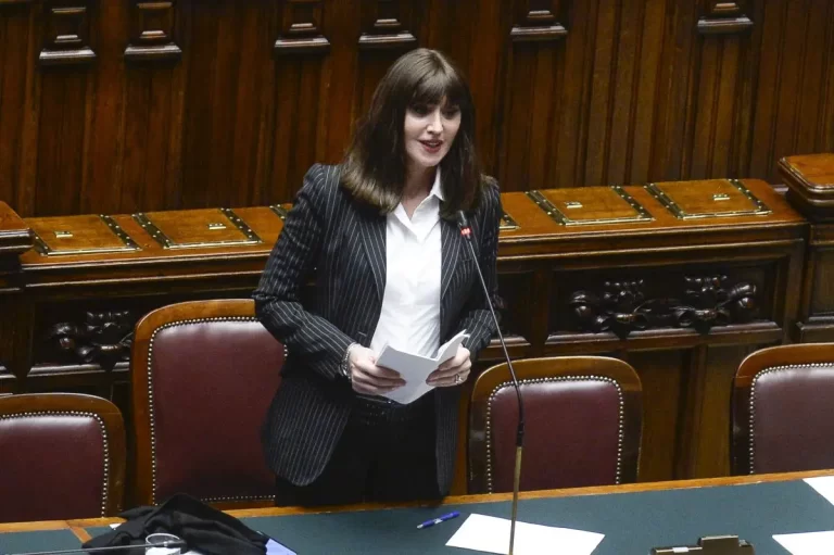 Università, Bernini “Aumentato di 50 milioni il Fondo di Finanziamento Ordinario”