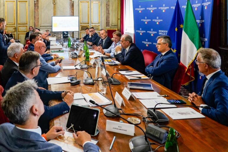 Agroalimentare, Lollobrigida “Controlli e risorse a tutela del grano italiano”