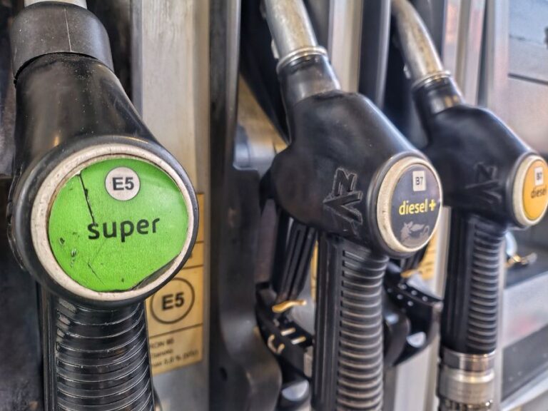 Via libera alla riforma della rete carburanti, Urso “Svolta storica”